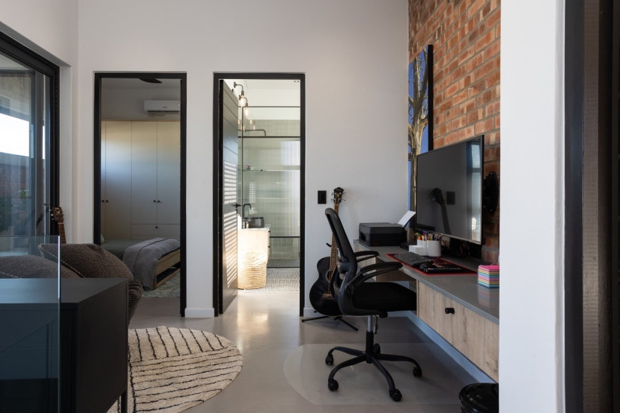 3 Bedroom Property for Sale in Lemoenkloof Western Cape